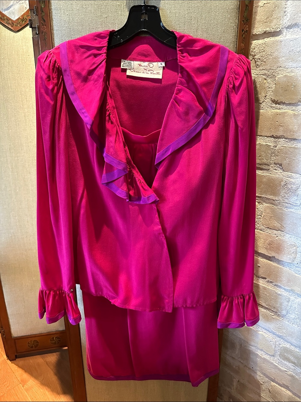 Vintage early 1980s Hot Pink/Magenta trim Miss O by Oscar de la Renta silk set